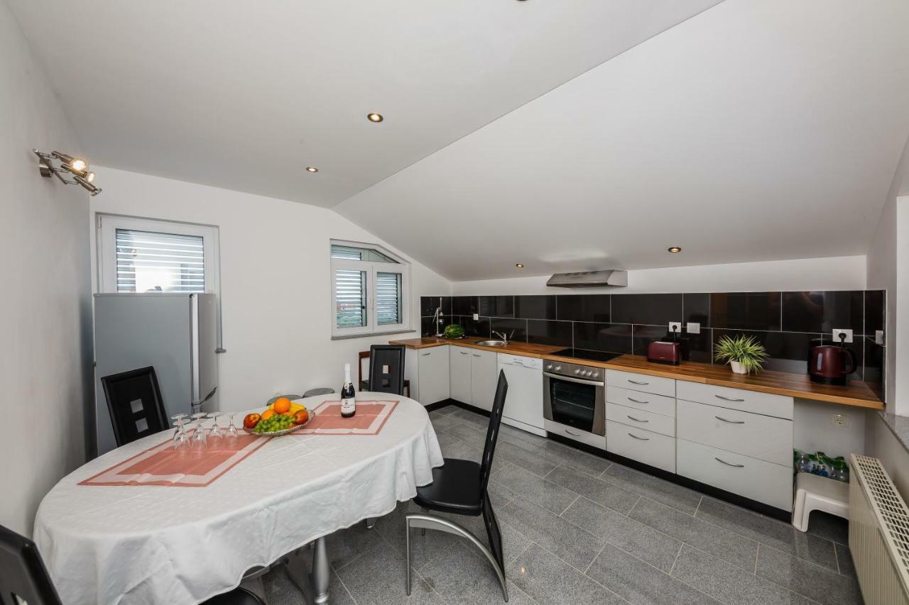 Apartman Lucija Kaštela Eksteriør bilde