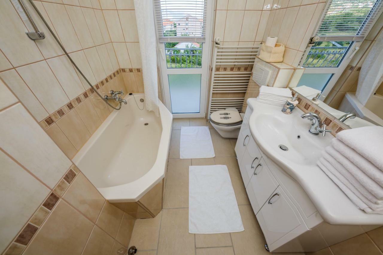 Apartman Lucija Kaštela Eksteriør bilde