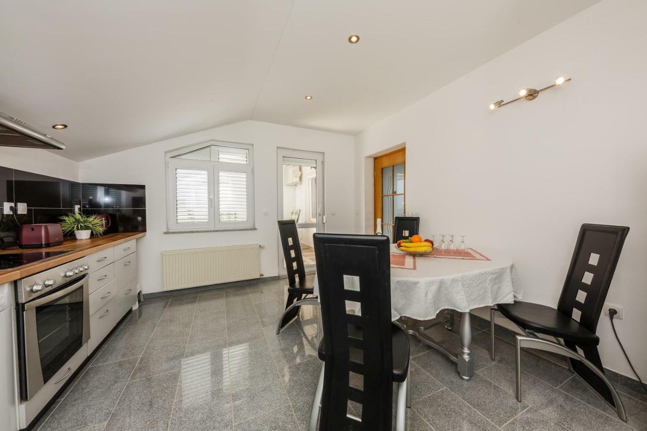 Apartman Lucija Kaštela Eksteriør bilde
