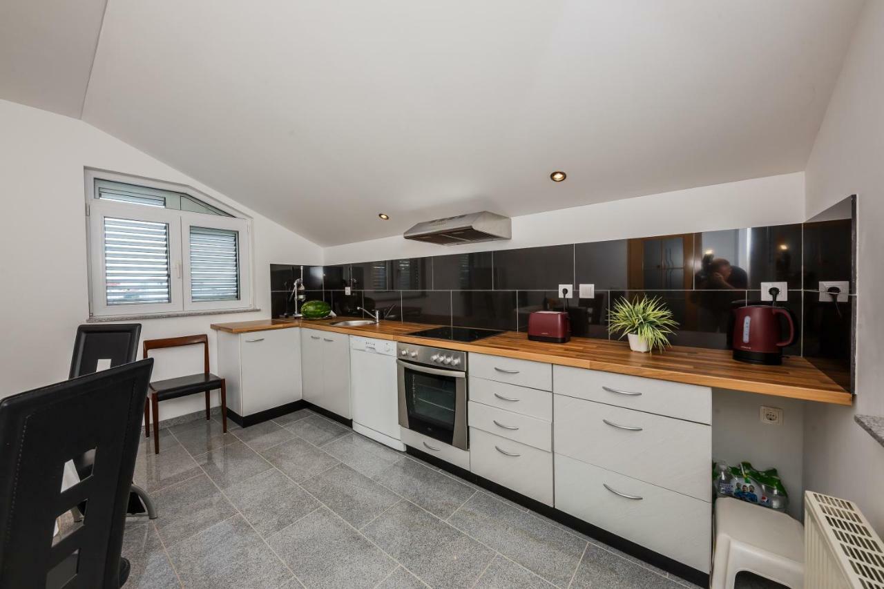 Apartman Lucija Kaštela Eksteriør bilde