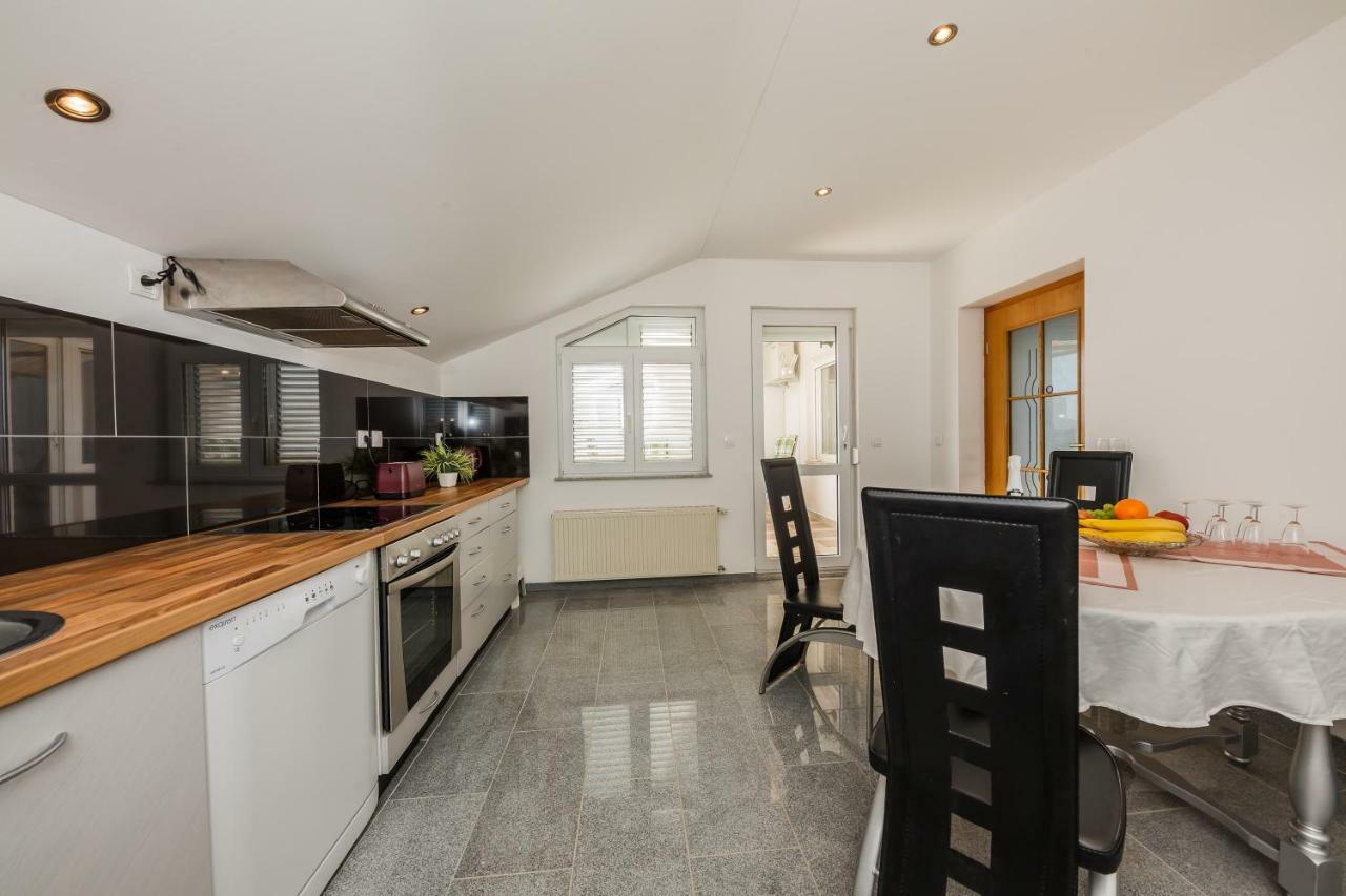 Apartman Lucija Kaštela Eksteriør bilde