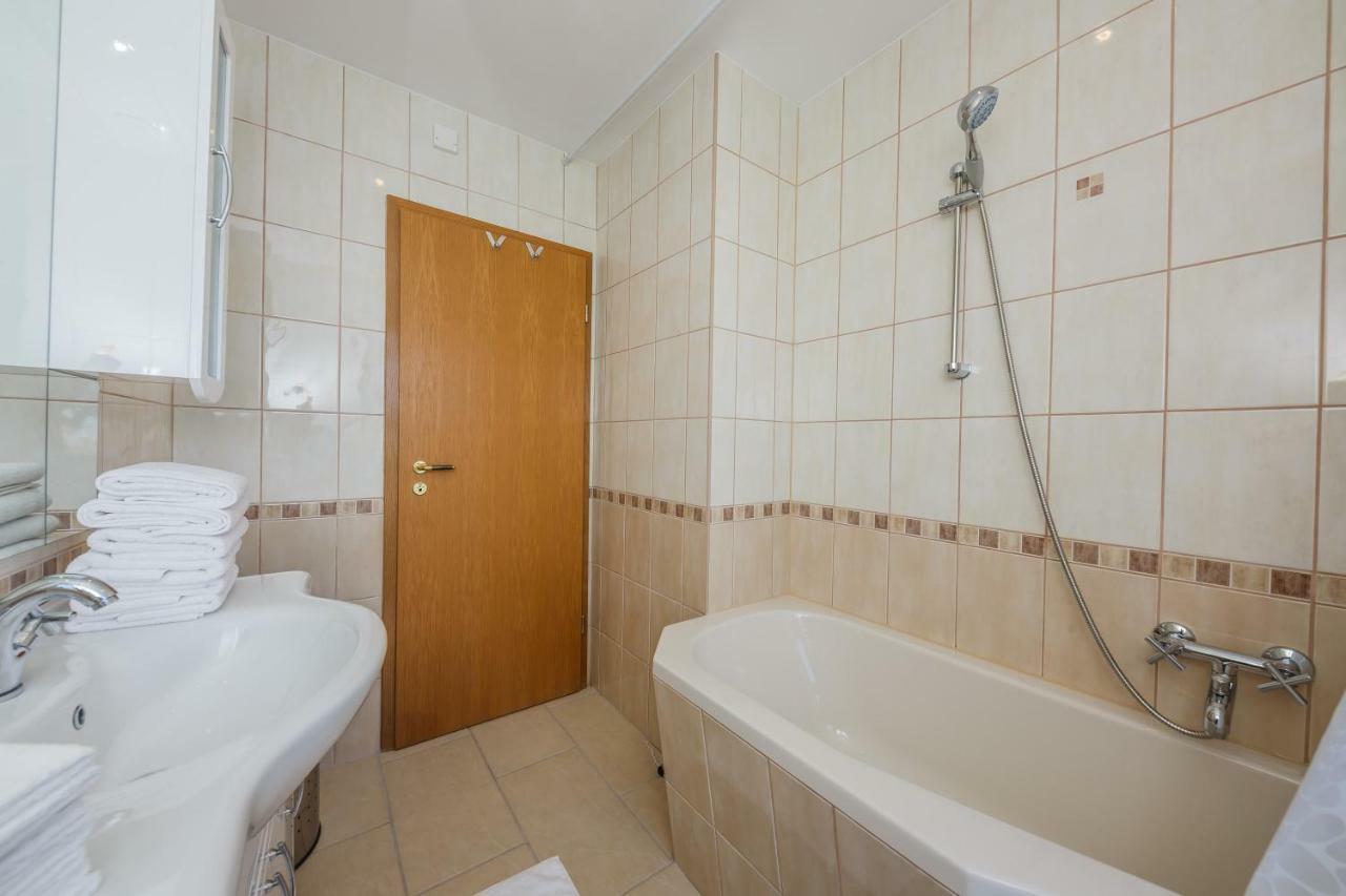 Apartman Lucija Kaštela Eksteriør bilde
